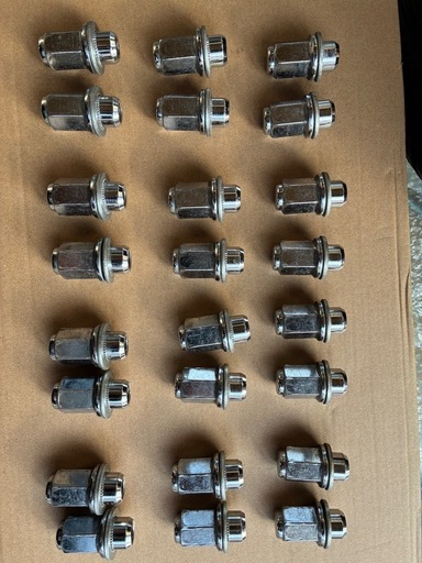 22インチタイヤホイールセット　トヨタ純正仕様　ホワイトレター