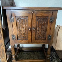 木製彫刻　アンティーク　サイドボード　収納棚の画像
