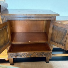 木製彫刻　アンティーク　サイドボード　収納棚の画像