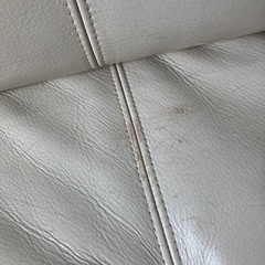 坂2602-1089 Karimoku 2人掛け ソファ アイボリー ラブソファ 本革製 キズ汚れ有りの画像