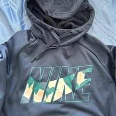 NIKE パーカー Lの画像