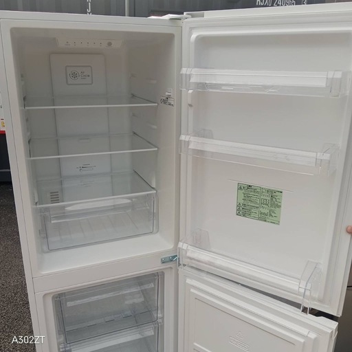 A026 送料設置無料　ニトリ　最新モデル　スタイリッシュ　大型冷蔵庫　230L