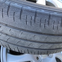 タイヤ付きアルミホイールの画像