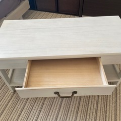 白いテレビ台の画像