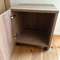 キャスター扉付き　収納の画像
