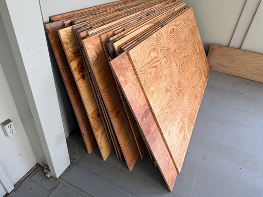 2×4コンパネ12ミリ厚。合板約30枚