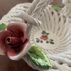 陶器の編み込みバスケットの画像
