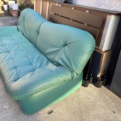 グリーン　レザー　ソファー（ベッドゴミも一緒に回収可能な方限定）の画像