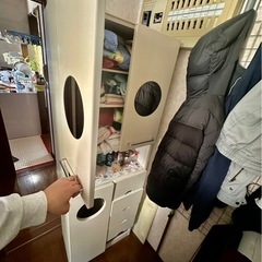 ランドリーバスケット付収納棚の画像