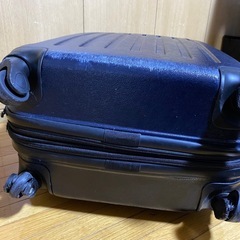 差し上げます★紺色キャリーバッグ、スーツケースの画像