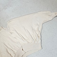 【美品】テチチ クリーム色 Vネック バルーンスリーブ カーディガンの画像