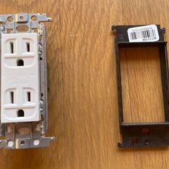 【コンセント】【コンセントボックス】【スイッチプレート】など新品合計６個の画像