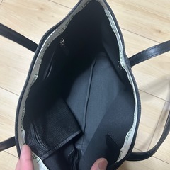 LACOSTE  ブラックトートバッグの画像