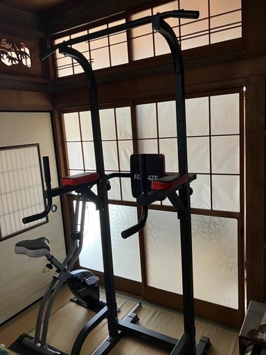 ベンチ、懸垂台、エアロバイク