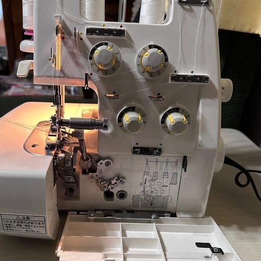 決まりました。新品 TOYOTA 4本糸小型ロックミシン