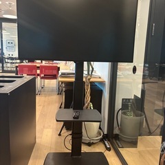 大画面4Kモニター(スタンド付き)の画像