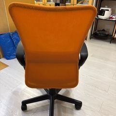 上下回転椅子の画像