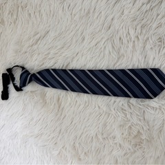 VOWWストライプデザインのブラックスーツの画像