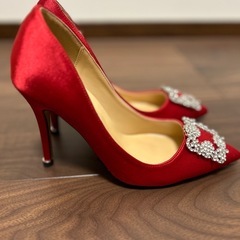 パンプス 38 レッド　赤　ビジュー ヒール シューズ サテン 靴の画像