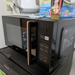 ガスコンロ、室内物干し、電子レンジ、冷蔵庫、洗濯機の画像