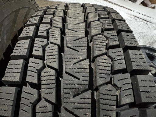 新品時のイボライン残りあり 9分山以上　YOKOHAMA iceGUARD G075 185/85R16 105/103L LT 4本