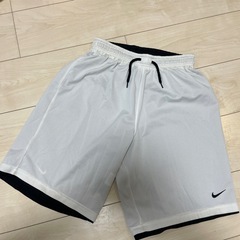 NIKE バスパンの画像