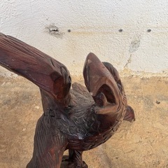 鷲の木彫りの置物　幅63㎝高さ34㎝の画像