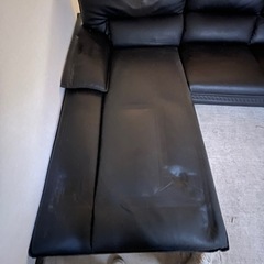ブラック大型ソファの画像
