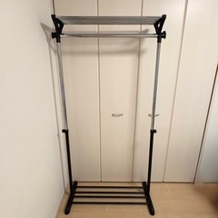 高さ調節可能 ハンガーラック👕｜上下棚付き｜移動ラクの画像