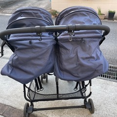 双子用ベビーカーの画像