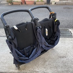 双子用ベビーカーの画像