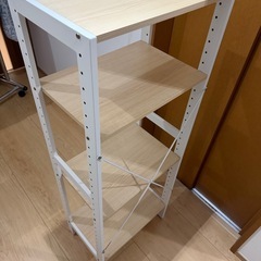 小物、雑貨などの収納棚の画像