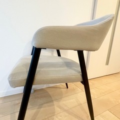 【美品】【ニトリ】 【極上の座り心地】 肘付きダイニングチェアの画像