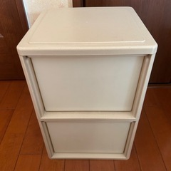 プラスチック収納チェストの画像