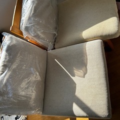 テーブルと椅子のセットの画像