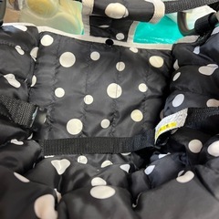 子供用テーブルにつける椅子の画像