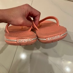 中古 クロックス ビーチサンダル 24cm相当 ピンクの画像