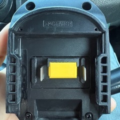 マキタ車用充電器の画像