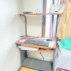 パソコンデスクの画像
