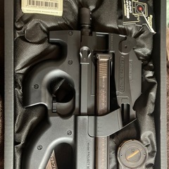 電動ガン　P90   バッテリーと充電器付の画像