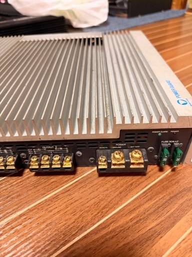 addzest アゼスト apa4400 400W 4/3/2chアンプ