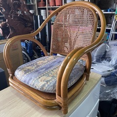 ①　座椅子　籐　回転椅子　イス　の画像