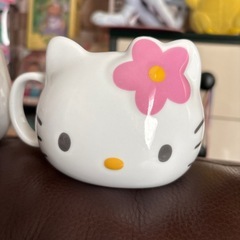 キティ フェイス型 マグカップ 2個セットの画像