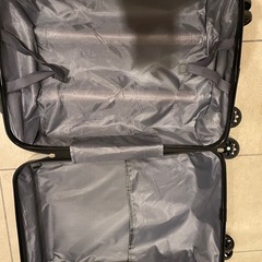 キャラクター　キャリーケースの画像