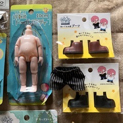 100均ドール、人形まとめ売り！パーカーパンツ椅子付き！の画像