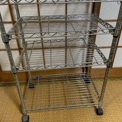 四段スチールラックの画像