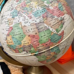 お洒落な地球儀の画像