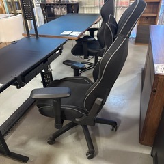 ゲーミングチェア　Bauhutteの画像