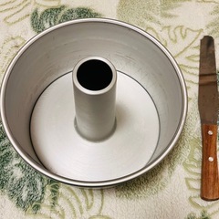 底の取れる　シフォンケーキ型　約20cm、ヘラの画像
