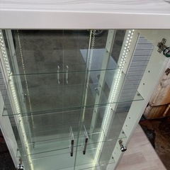 LED照明付き ガラス飾り棚 幅60cm 高さ150cmの画像